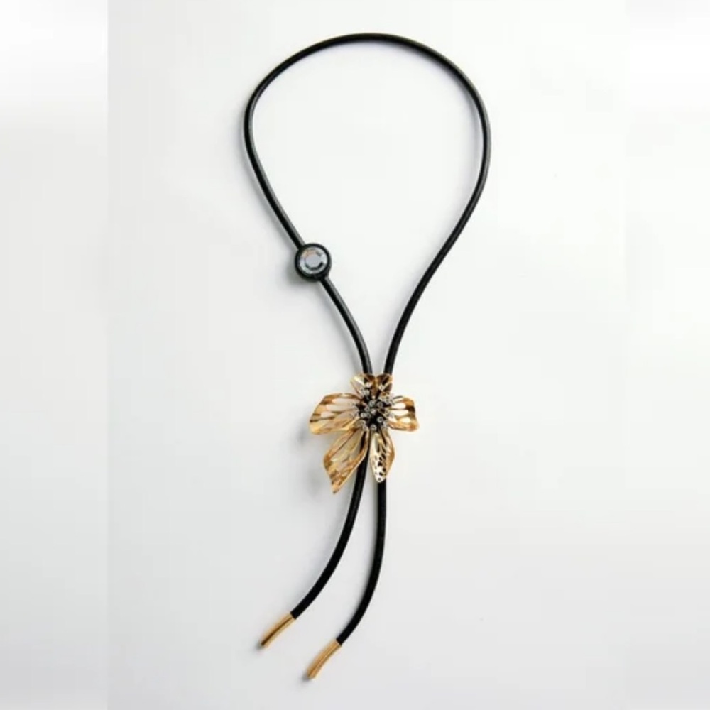 Zara leather Flower necklace NWOT